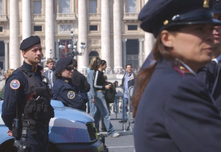 Έβαλε το λαθρομετανάστη σε βαλίτσα! | Newsit.gr Έβαλε το λαθρομετανάστη σε βαλίτσα! | Newsit.gr