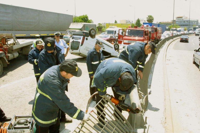 Καραμπόλα στον Κηφισό με…περιπολικό! | Newsit.gr Καραμπόλα στον Κηφισό με…περιπολικό! | Newsit.gr