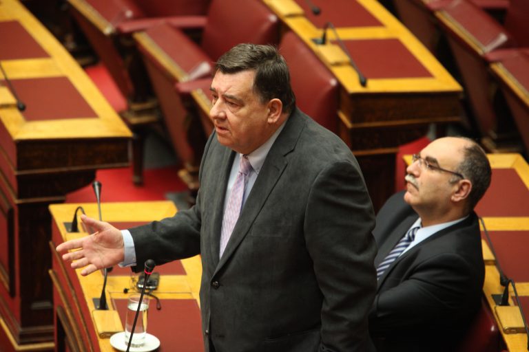Καρατζαφέρης: να μπορούν οι πολίτες να πυροβολούν τους ληστές | Newsit.gr Καρατζαφέρης: να μπορούν οι πολίτες να πυροβολούν τους ληστές | Newsit.gr