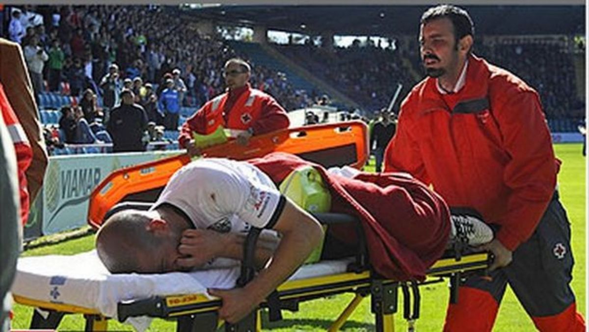 Έπαθε καρδιακή προσβολή μέσα στο γήπεδο – Δείτε το βίντεο | Newsit.gr Έπαθε καρδιακή προσβολή μέσα στο γήπεδο – Δείτε το βίντεο | Newsit.gr
