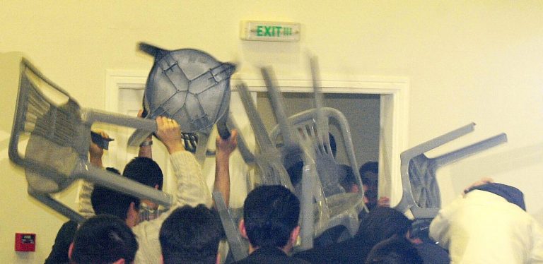 Ξύλο και καρεκλιές στα γραφεία του ΠΑΣΟΚ! – Καταγγελίες για αδιαφανείς διαδικασίες ενόψει του συνεδρίου | Newsit.gr Ξύλο και καρεκλιές στα γραφεία του ΠΑΣΟΚ! – Καταγγελίες για αδιαφανείς διαδικασίες ενόψει του συνεδρίου | Newsit.gr