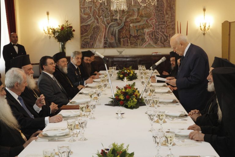 Κάρολος Παπούλιας: Η πατρίδα μας περνά σκληρή δοκιμασία | Newsit.gr Κάρολος Παπούλιας: Η πατρίδα μας περνά σκληρή δοκιμασία | Newsit.gr