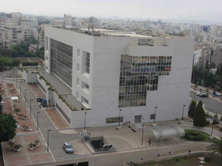 Σε ύφεση έως το 2014 η οικονομία της Κύπρου | Newsit.gr Σε ύφεση έως το 2014 η οικονομία της Κύπρου | Newsit.gr