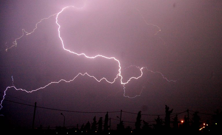 Κεραυνοί σκότωσαν δύο γυναίκες | Newsit.gr Κεραυνοί σκότωσαν δύο γυναίκες | Newsit.gr