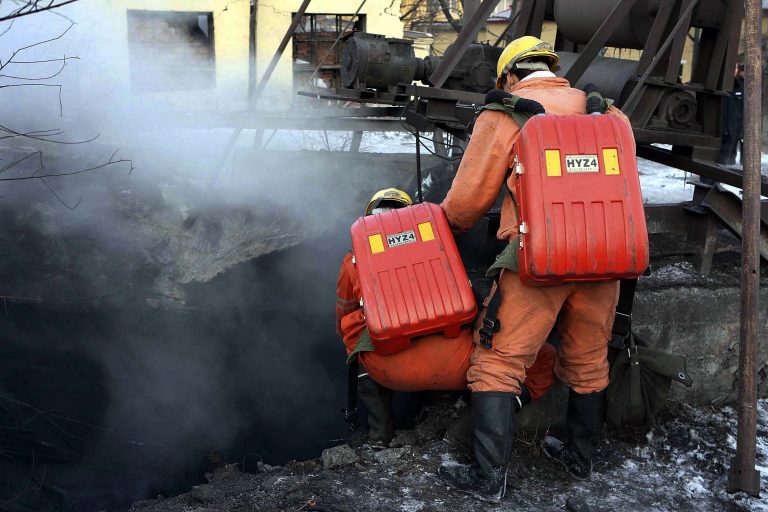 40 άνθρωποι παγιδεύτηκαν σε ορυχείο | Newsit.gr 40 άνθρωποι παγιδεύτηκαν σε ορυχείο | Newsit.gr