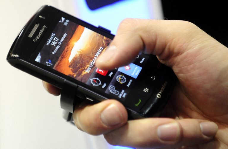 Η αστυνομία ψάχνει καταζητούμενους με … smartphones! | Newsit.gr Η αστυνομία ψάχνει καταζητούμενους με … smartphones! | Newsit.gr