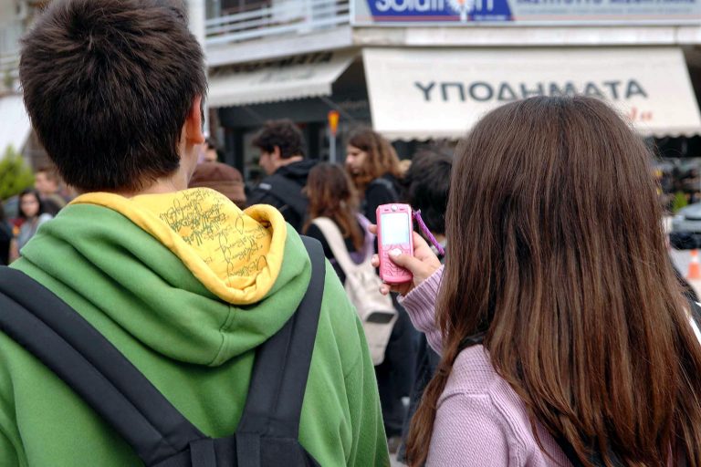 Κινητά τέλος στα σχολεία | Newsit.gr Κινητά τέλος στα σχολεία | Newsit.gr