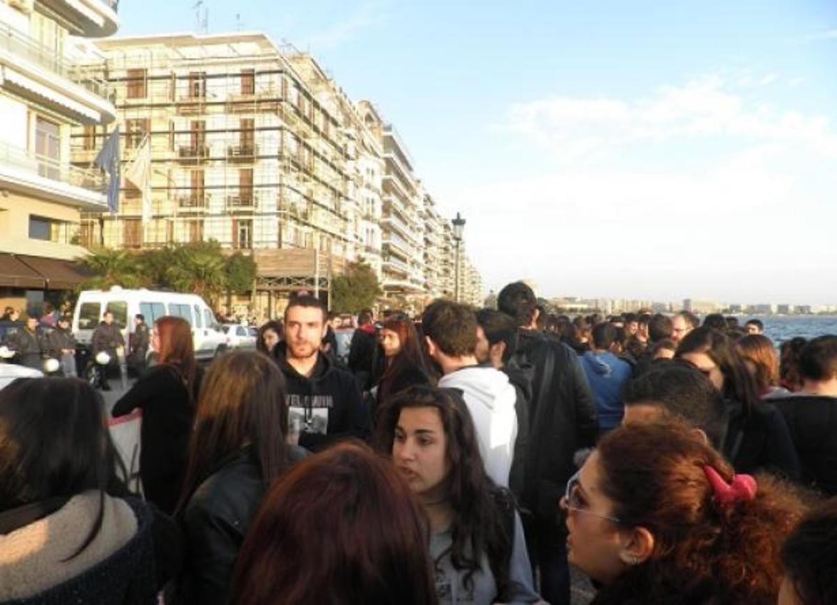 Διαμαρτυρία Κύπριων φοιτητών έξω από το κυπριακό προξενείο στη Θεσσαλονίκη – BINTEO | Newsit.gr Διαμαρτυρία Κύπριων φοιτητών έξω από το κυπριακό προξενείο στη Θεσσαλονίκη – BINTEO | Newsit.gr