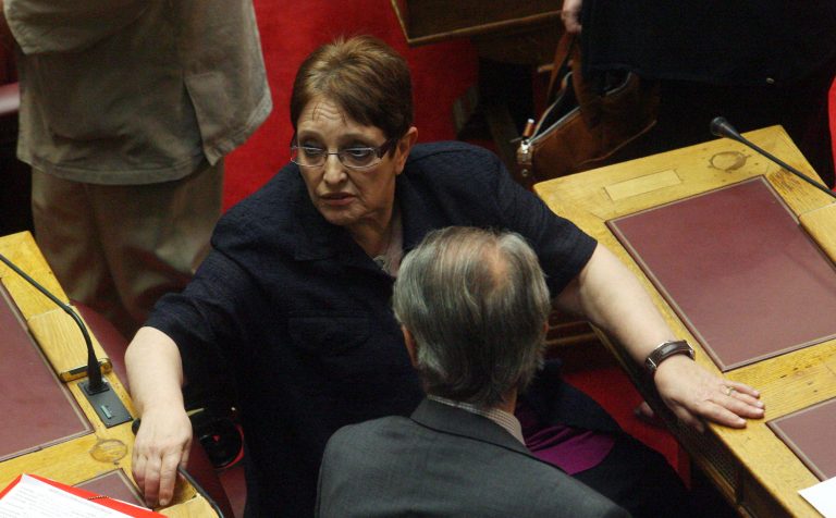 «Ξιφομαχία» στη Βουλή για τα έδρανα του ΚΚΕ! | Newsit.gr «Ξιφομαχία» στη Βουλή για τα έδρανα του ΚΚΕ! | Newsit.gr