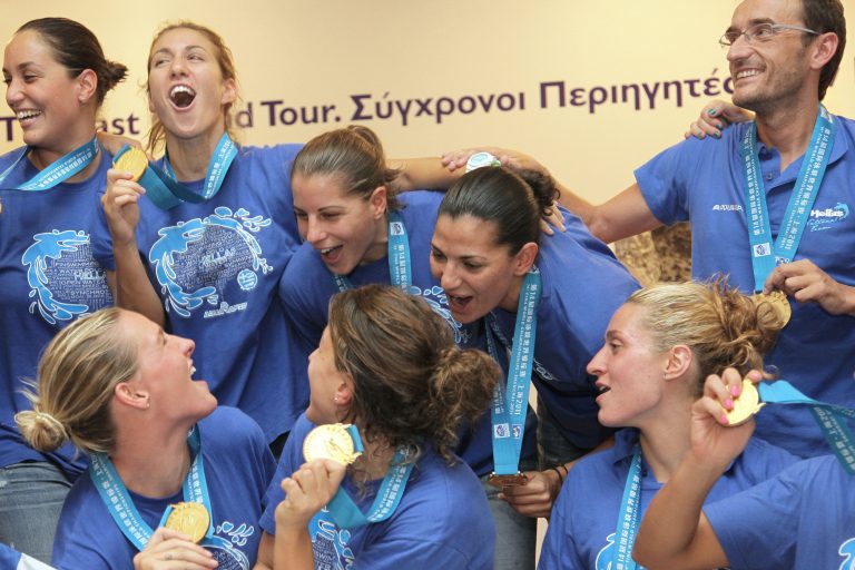 Πάτησαν Ελλάδα τα “χρυσά” κορίτσια | Newsit.gr Πάτησαν Ελλάδα τα “χρυσά” κορίτσια | Newsit.gr