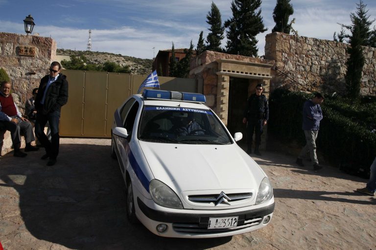Έστησαν ενέδρα σε 64χρονη και της αφαίρεσαν πάνω από 80 χιλιάδες ευρώ | Newsit.gr Έστησαν ενέδρα σε 64χρονη και της αφαίρεσαν πάνω από 80 χιλιάδες ευρώ | Newsit.gr