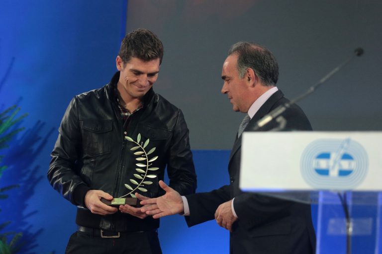 Βραβεύτηκαν οι κορυφαίοι του 2012! | Newsit.gr Βραβεύτηκαν οι κορυφαίοι του 2012! | Newsit.gr