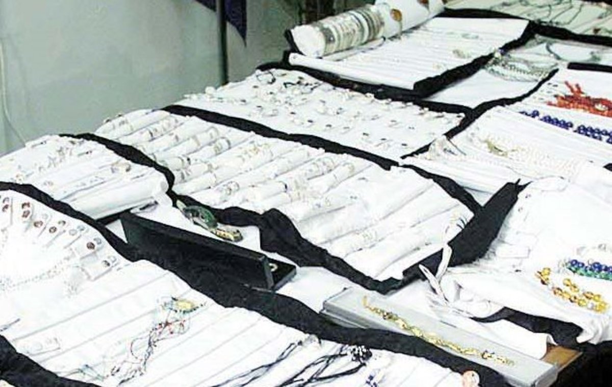 Ξάνθη: Οι λησταρχίνες αδερφές «σήκωσαν» τις κοσμηματοθήκες και έγιναν καπνός! | Newsit.gr Ξάνθη: Οι λησταρχίνες αδερφές «σήκωσαν» τις κοσμηματοθήκες και έγιναν καπνός! | Newsit.gr