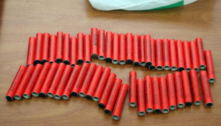 Φθιώτιδα: Χειροπέδες για περισσότερες από 17 χιλιάδες κροτίδες | Newsit.gr Φθιώτιδα: Χειροπέδες για περισσότερες από 17 χιλιάδες κροτίδες | Newsit.gr