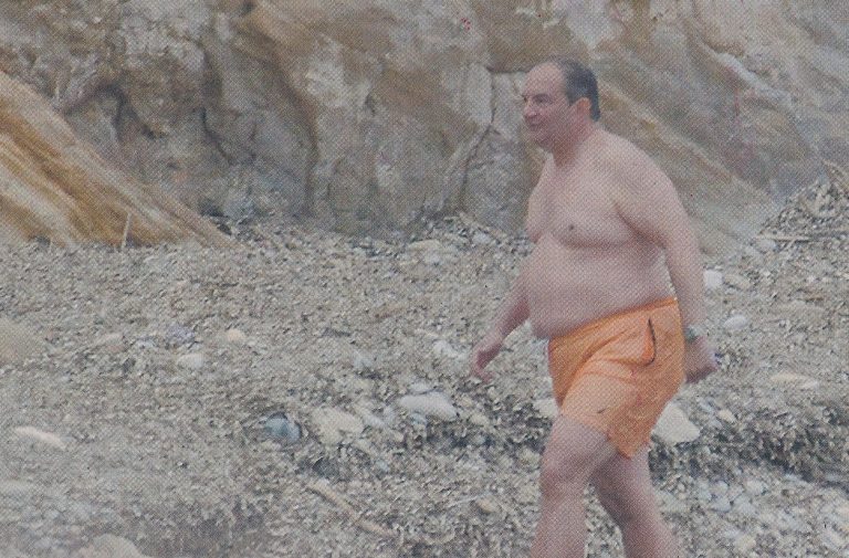 Μας έστειλε στο ΔΝΤ και πήγε για μπάνιο… | Newsit.gr Μας έστειλε στο ΔΝΤ και πήγε για μπάνιο… | Newsit.gr