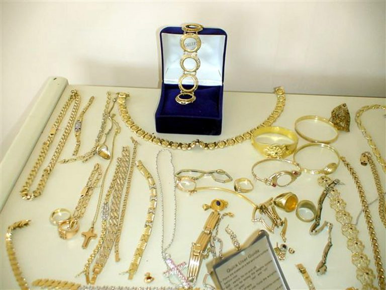 Μπάζα 50.000 ευρώ με τη μέθοδο της απασχόλησης.. | Newsit.gr Μπάζα 50.000 ευρώ με τη μέθοδο της απασχόλησης.. | Newsit.gr