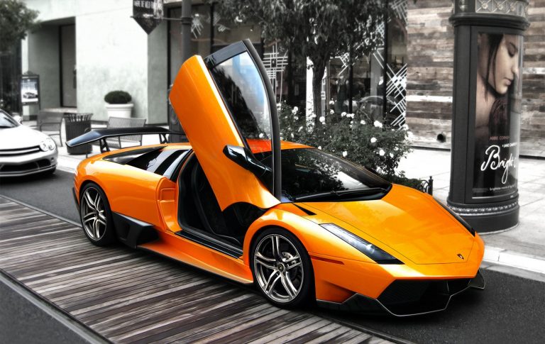Ferrari και Lamborghini κάνουν «παρέλαση» στους δρόμους της Ρουμανίας | Newsit.gr Ferrari και Lamborghini κάνουν «παρέλαση» στους δρόμους της Ρουμανίας | Newsit.gr