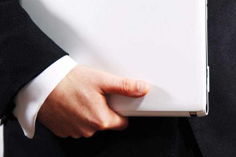 300 “ράμπο” με laptop από χθες στο δρόμο | Newsit.gr 300 “ράμπο” με laptop από χθες στο δρόμο | Newsit.gr
