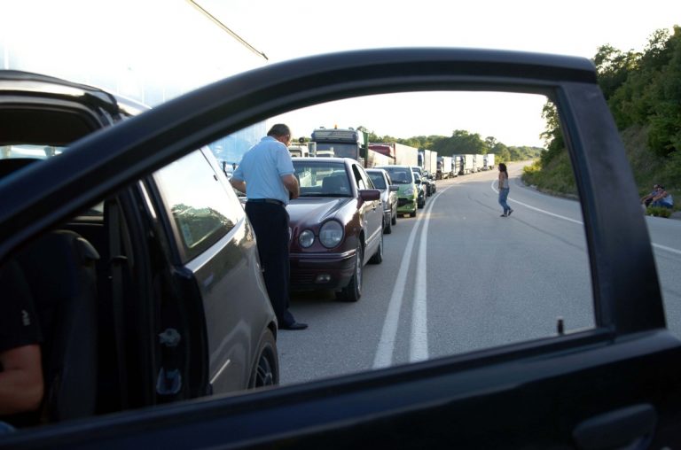 Θεσσαλονίκη: »Φίλε, σταμάτα έχει σκάσει το λάστιχό σου»! | Newsit.gr Θεσσαλονίκη: »Φίλε, σταμάτα έχει σκάσει το λάστιχό σου»! | Newsit.gr