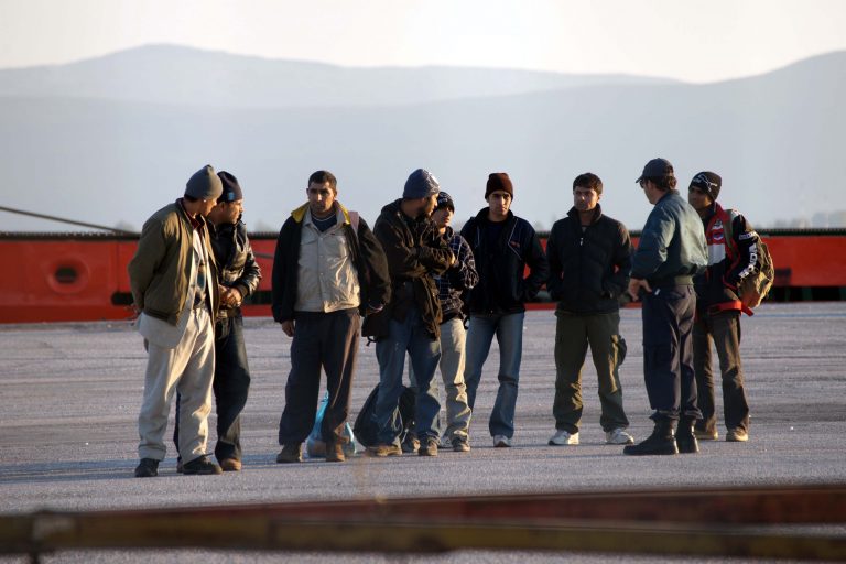 Εξήντα παράνομοι μετανάστες απελάθηκαν στις χώρες καταγωγής τους | Newsit.gr Εξήντα παράνομοι μετανάστες απελάθηκαν στις χώρες καταγωγής τους | Newsit.gr