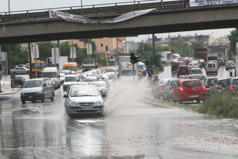 Καταρρακτώδης βροχή δημιούργησε και πάλι προβλήματα στη Θεσσαλονίκη | Newsit.gr Καταρρακτώδης βροχή δημιούργησε και πάλι προβλήματα στη Θεσσαλονίκη | Newsit.gr