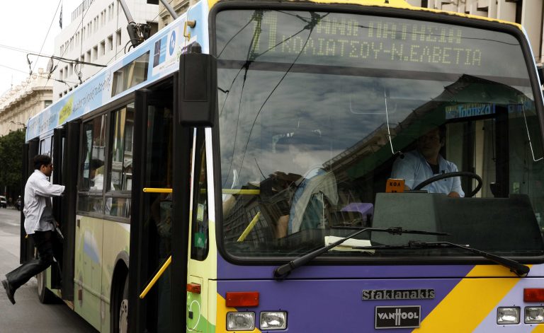 Πυροβόλησε δύο φορές λεωφορείο γεμάτο επιβάτες | Newsit.gr Πυροβόλησε δύο φορές λεωφορείο γεμάτο επιβάτες | Newsit.gr