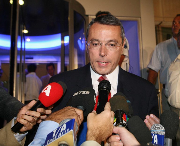 Επίσημα ο Αιμίλιος Λιάτσος στην ΕΡΤ | Newsit.gr Επίσημα ο Αιμίλιος Λιάτσος στην ΕΡΤ | Newsit.gr