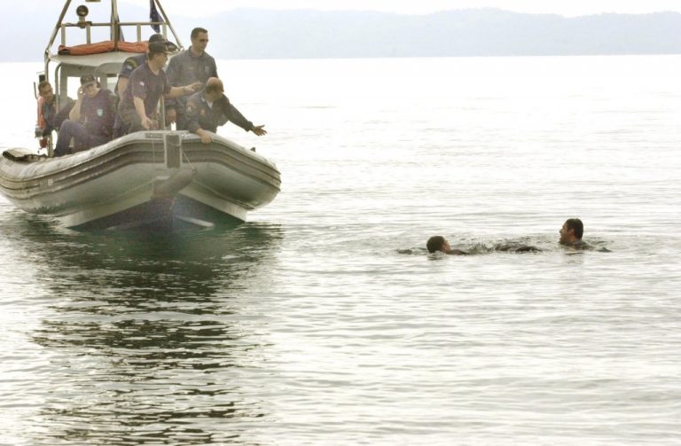 Νεκρός άνδρας σε παραλία της Γλυφάδας | Newsit.gr Νεκρός άνδρας σε παραλία της Γλυφάδας | Newsit.gr
