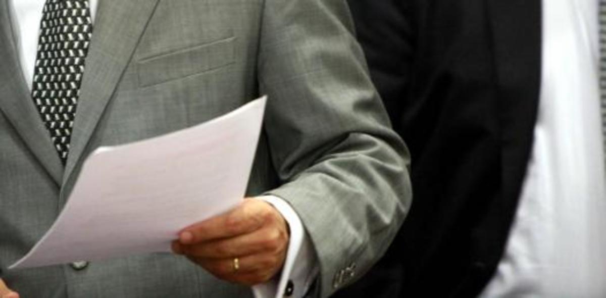 Τι κάνουν δυο αστυνομικοί από το Ηλεκτρονικό Έγκλημα στην επιτροπή της Βουλής; | Newsit.gr Τι κάνουν δυο αστυνομικοί από το Ηλεκτρονικό Έγκλημα στην επιτροπή της Βουλής; | Newsit.gr