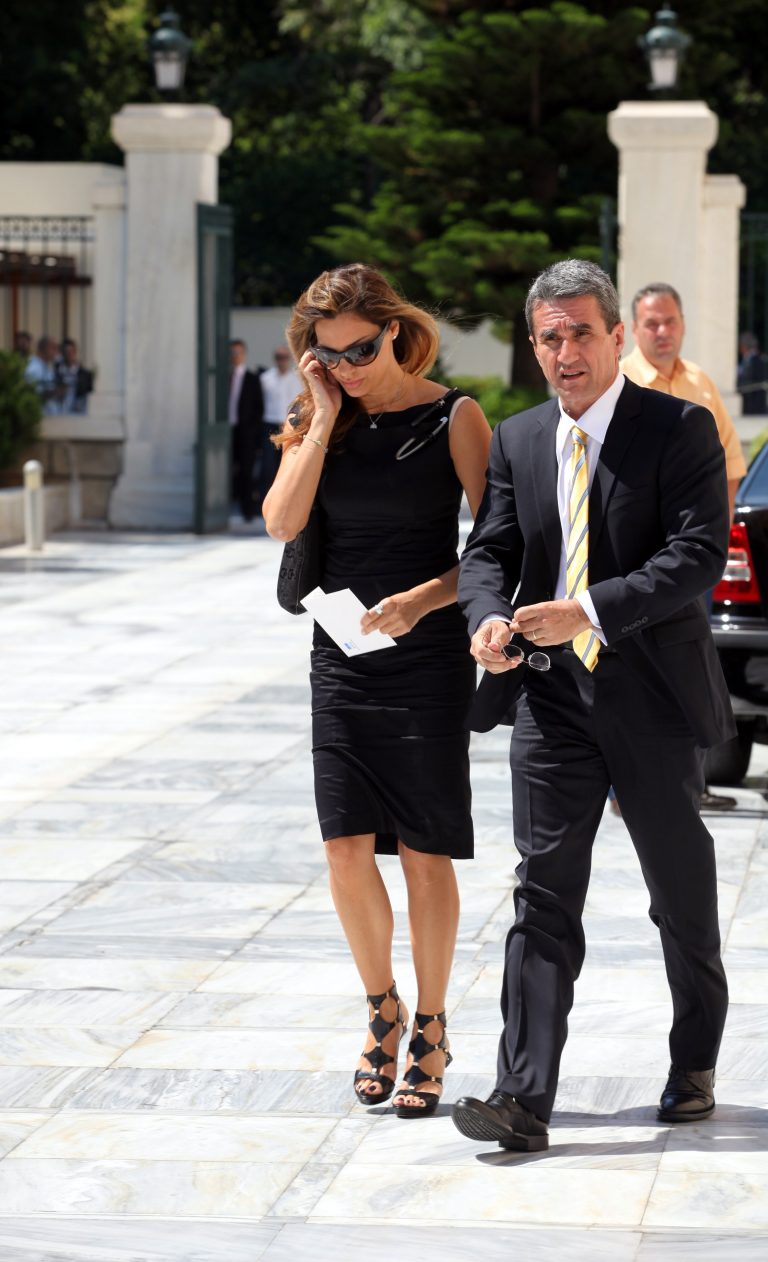 Σε διαθεσιμότητα η σύζυγος του Λοβέρδου | Newsit.gr Σε διαθεσιμότητα η σύζυγος του Λοβέρδου | Newsit.gr