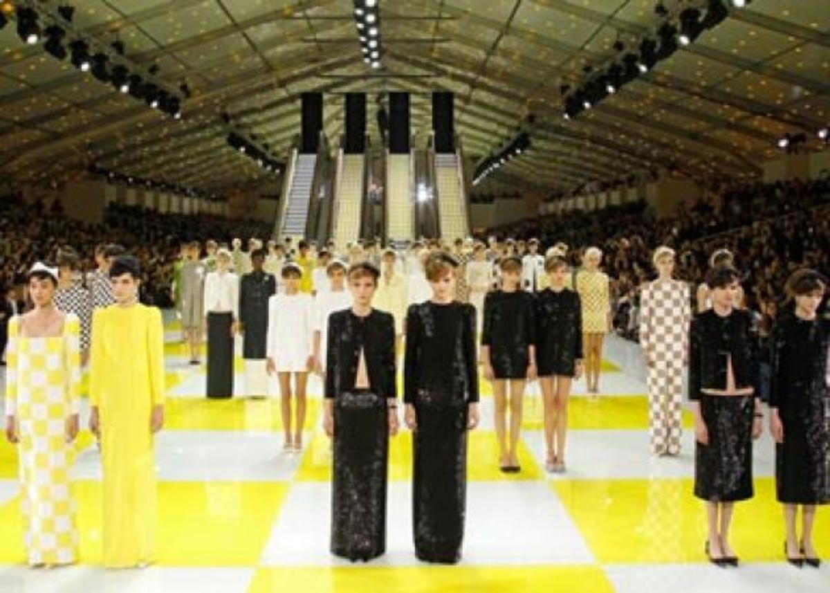 Louis Vuitton: Το show του οίκου για την Άνοιξη- Καλοκαίρι είναι εντυπωσιακό! | Newsit.gr Louis Vuitton: Το show του οίκου για την Άνοιξη- Καλοκαίρι είναι εντυπωσιακό! | Newsit.gr