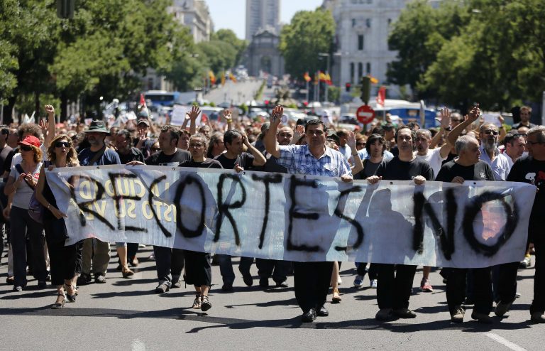 «Στους δρόμους» βγήκαν πάλι οι Ισπανοί για τις περικοπές | Newsit.gr «Στους δρόμους» βγήκαν πάλι οι Ισπανοί για τις περικοπές | Newsit.gr