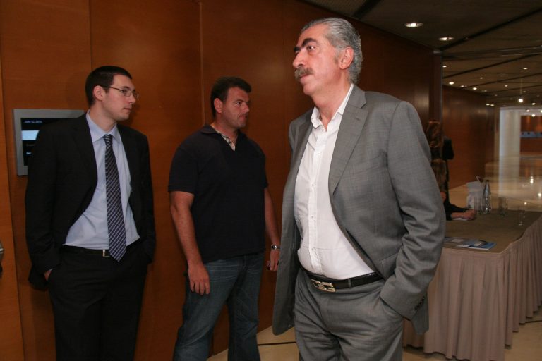 Ο καταζητούμενος Μάκης Ψωμιάδης στο μαγαζί του εμπλεκόμενου διαιτητή Καλόπουλου στην Θεσσαλονίκη | Newsit.gr Ο καταζητούμενος Μάκης Ψωμιάδης στο μαγαζί του εμπλεκόμενου διαιτητή Καλόπουλου στην Θεσσαλονίκη | Newsit.gr