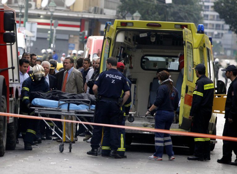 Μια κοπέλα έδωσε τις μολότοφ στους δολοφόνους | Newsit.gr Μια κοπέλα έδωσε τις μολότοφ στους δολοφόνους | Newsit.gr