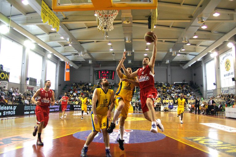 Με την ψυχή στο στόμα ο ΟΣΦΠ, 73-72 το Μαρούσι | Newsit.gr Με την ψυχή στο στόμα ο ΟΣΦΠ, 73-72 το Μαρούσι | Newsit.gr