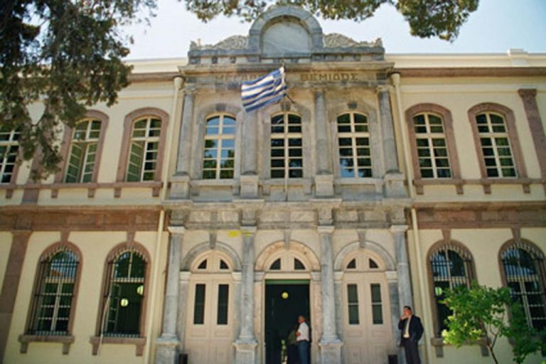 Λαχτάρισαν το πρωί στο Δικαστικό Μέγαρο Μυτιλήνης | Newsit.gr Λαχτάρισαν το πρωί στο Δικαστικό Μέγαρο Μυτιλήνης | Newsit.gr