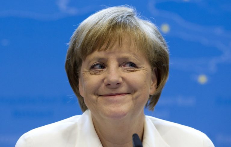 Spiegel: Η Μέρκελ θέλει πάση θυσία να κρατήσει την Ελλάδα στην ευρωζώνη | Newsit.gr Spiegel: Η Μέρκελ θέλει πάση θυσία να κρατήσει την Ελλάδα στην ευρωζώνη | Newsit.gr