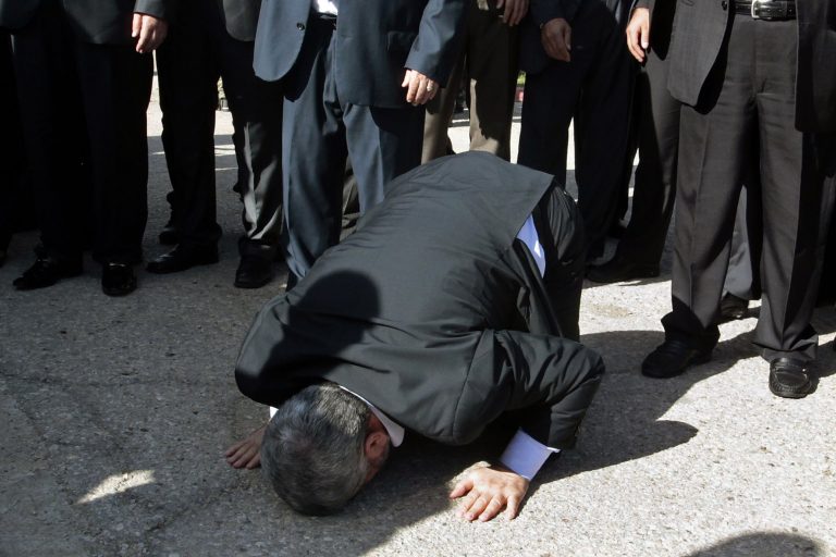 Στην Παλαιστίνη μετά από 37 χρόνια ο εξόριστος ηγέτης της Χαμάς | Newsit.gr Στην Παλαιστίνη μετά από 37 χρόνια ο εξόριστος ηγέτης της Χαμάς | Newsit.gr