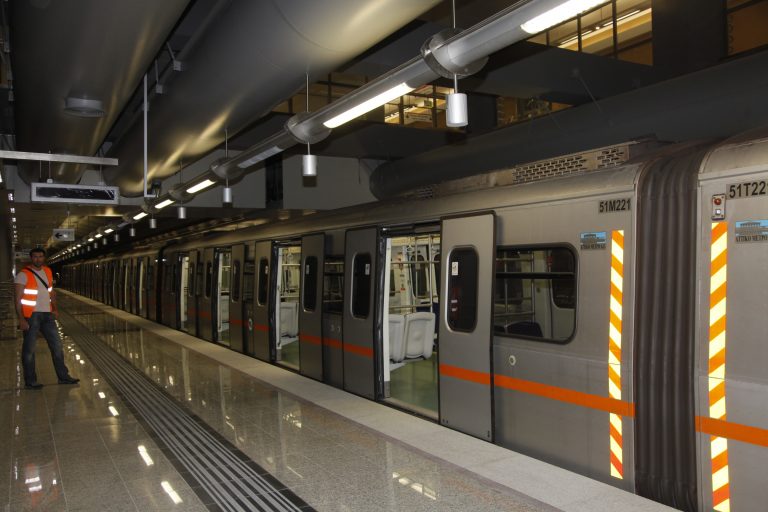 Τραγωδία! Ξέφυγε από την προσοχή της κόρης του και το Μετρό τον διαμέλισε | Newsit.gr Τραγωδία! Ξέφυγε από την προσοχή της κόρης του και το Μετρό τον διαμέλισε | Newsit.gr