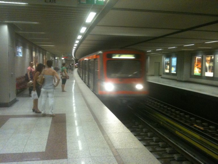 “Βούτηξε” στις ράγες του Μετρό | Newsit.gr “Βούτηξε” στις ράγες του Μετρό | Newsit.gr