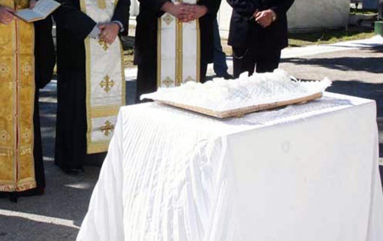Τραγικό! Του έκλεβαν το σπίτι την ώρα του μνημοσύνου του! | Newsit.gr Τραγικό! Του έκλεβαν το σπίτι την ώρα του μνημοσύνου του! | Newsit.gr