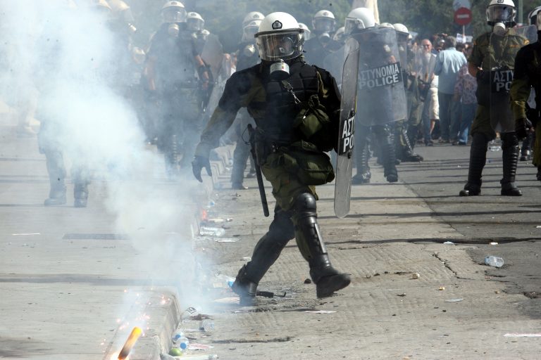 Ένταση έξω από το υπ. Πολιτισμού | Newsit.gr Ένταση έξω από το υπ. Πολιτισμού | Newsit.gr