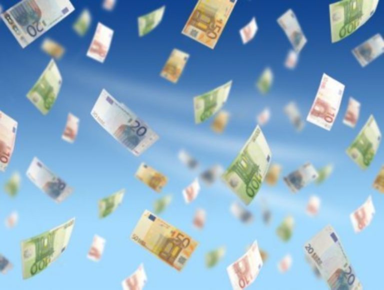 Ποιοί κέρδισαν τα 3,8 εκατομμύρια ευρώ του Λαϊκού Λαχείου! | Newsit.gr Ποιοί κέρδισαν τα 3,8 εκατομμύρια ευρώ του Λαϊκού Λαχείου! | Newsit.gr