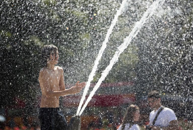 Καύσωνας και στο Μαυροβούνιο – 43,5 βαθμούς έδειξε το θερμόμετρο! | Newsit.gr Καύσωνας και στο Μαυροβούνιο – 43,5 βαθμούς έδειξε το θερμόμετρο! | Newsit.gr