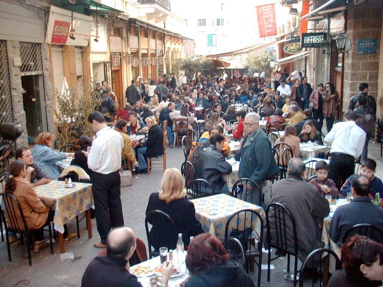 Πυροβόλησαν το Σ. Μπαϊρακτάρη έξω από το σπίτι του | Newsit.gr Πυροβόλησαν το Σ. Μπαϊρακτάρη έξω από το σπίτι του | Newsit.gr