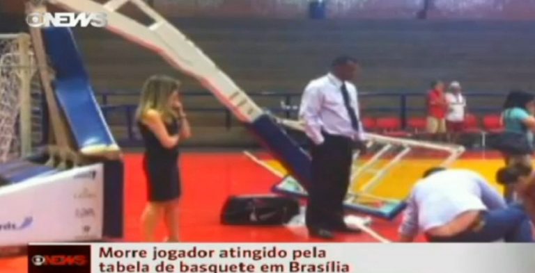 Κάρφωσε και έχασε τη ζωή του! (VIDEO) | Newsit.gr Κάρφωσε και έχασε τη ζωή του! (VIDEO) | Newsit.gr