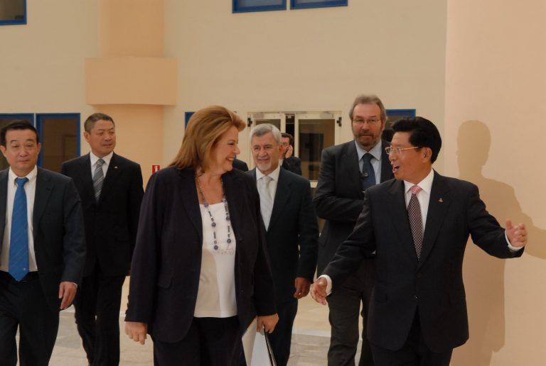 Ξεφτίλα: Η Ελλάδα χρωστάει 9 εκατομμύρια από ΦΠΑ στην Cosco | Newsit.gr Ξεφτίλα: Η Ελλάδα χρωστάει 9 εκατομμύρια από ΦΠΑ στην Cosco | Newsit.gr