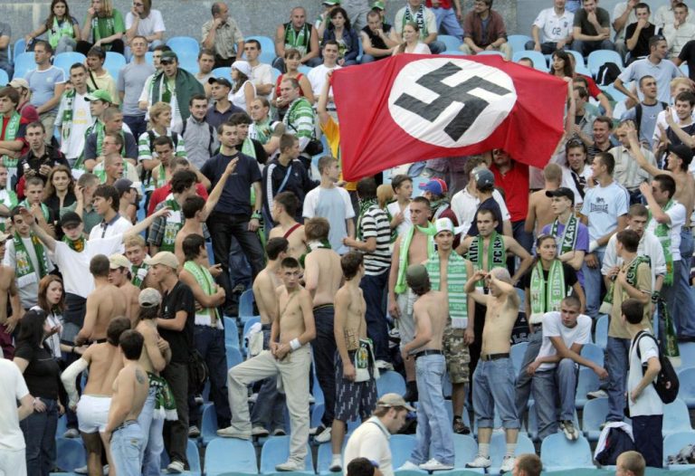 Προειδοποιήσεις από ποδοσφαιριστές για επιθέσεις ναζιστών στο Euro 2012 – “Θα επιστρέψετε σε φέρετρα” | Newsit.gr Προειδοποιήσεις από ποδοσφαιριστές για επιθέσεις ναζιστών στο Euro 2012 – “Θα επιστρέψετε σε φέρετρα” | Newsit.gr