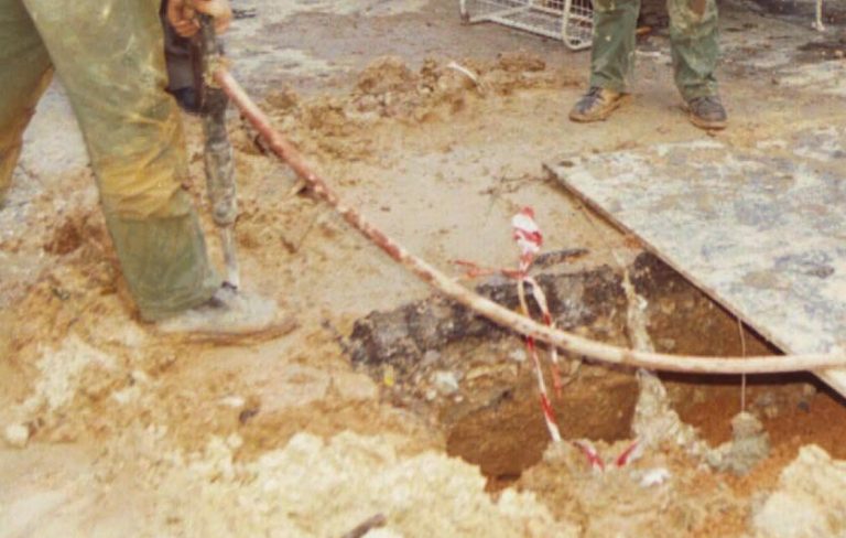 Πάτρα: Προσπαθούσαν να συνδέσουν παράνομα τον αγωγό ύδρευσης με το σπίτι τους για… τζάμπα νερό! | Newsit.gr Πάτρα: Προσπαθούσαν να συνδέσουν παράνομα τον αγωγό ύδρευσης με το σπίτι τους για… τζάμπα νερό! | Newsit.gr
