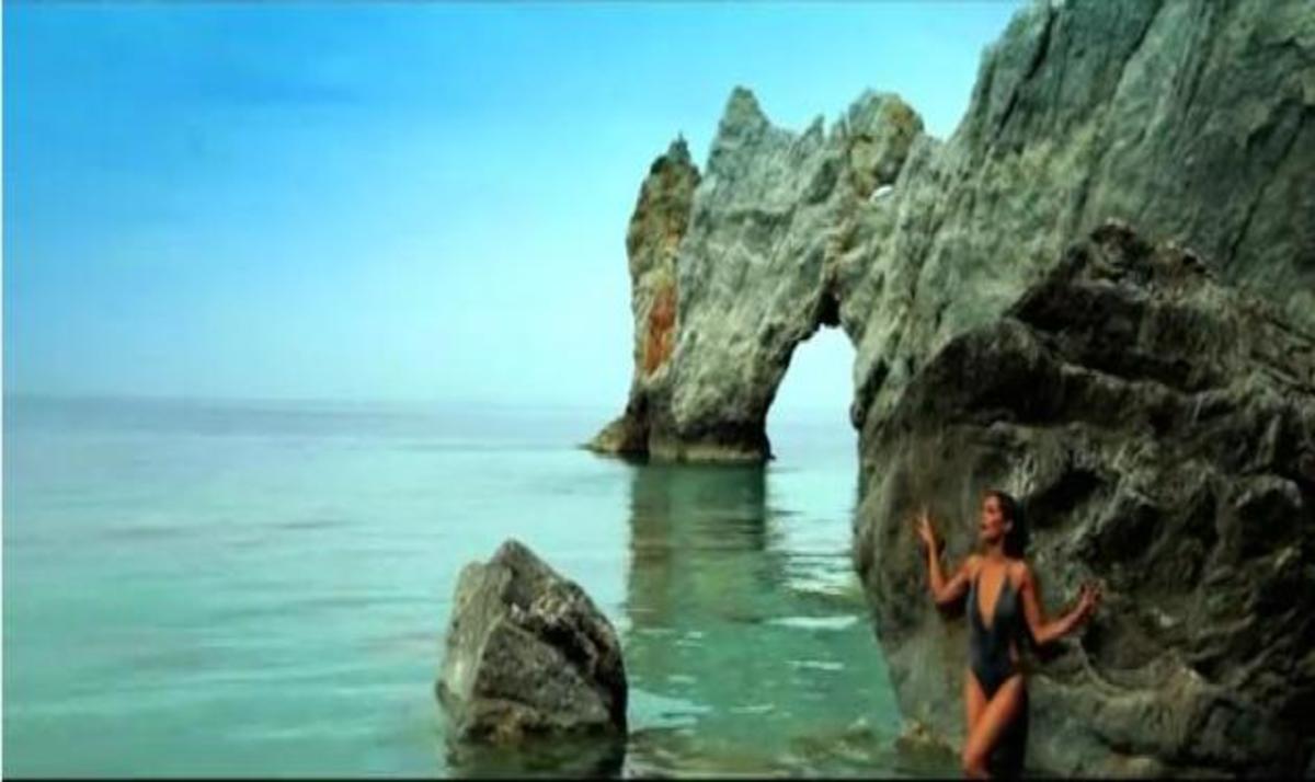 Δες το μαγευτικό video clip της Δ. Βανδή, «Το νησί»! | Newsit.gr Δες το μαγευτικό video clip της Δ. Βανδή, «Το νησί»! | Newsit.gr